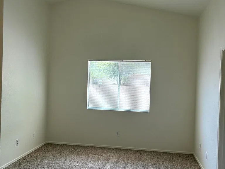 1653 E Saint Apollonia St — Photo 14