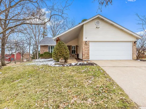 12208 Autumn Dale Ct, Maryland Heights, MO 63043