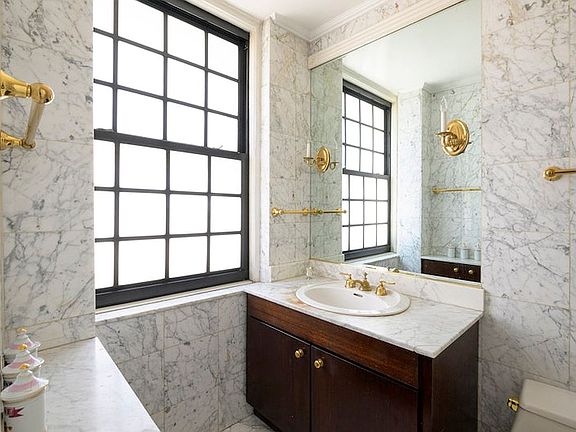 4th image of 129 E 69th St APT 3C