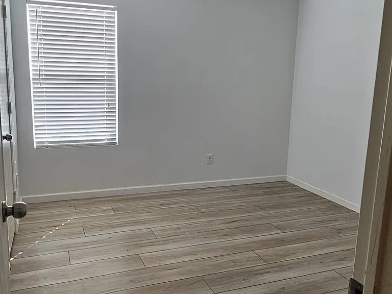 9608 George Washington Dr — Photo 12