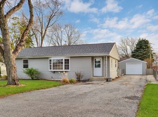 4217 Clearview Dr, McHenry, IL 60050