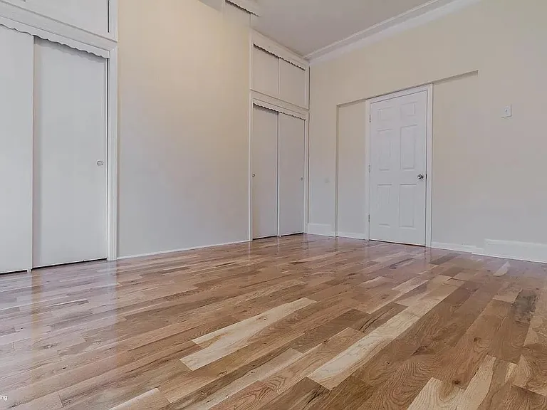 888 Summit Ave #1 — Photo 4