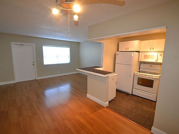 2nd image of 1400 NE 54th St APT 106