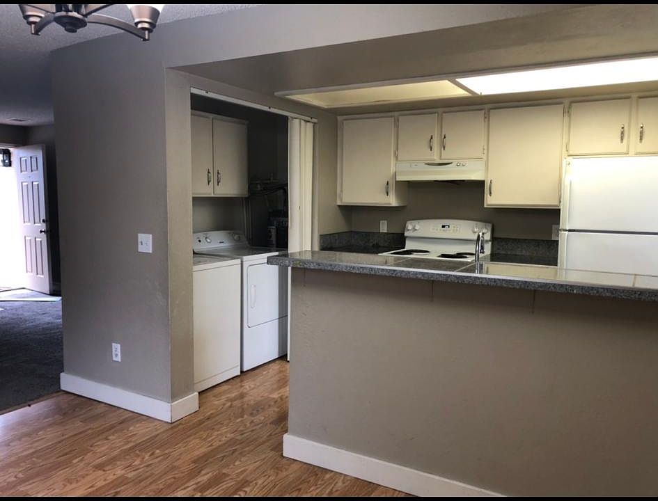 1st image of 14504 NE 7th Pl APT 4
