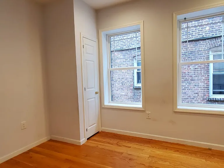 377 Danforth Ave #4E — Photo 5