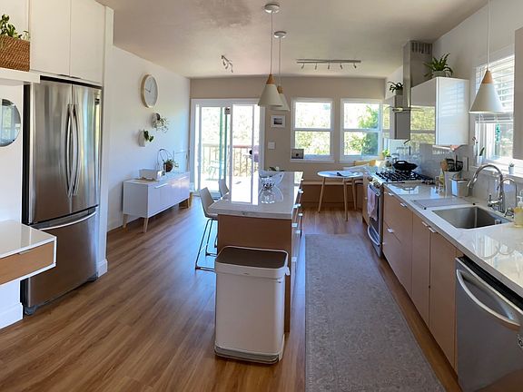 3rd image of 4712 Reinhardt Dr