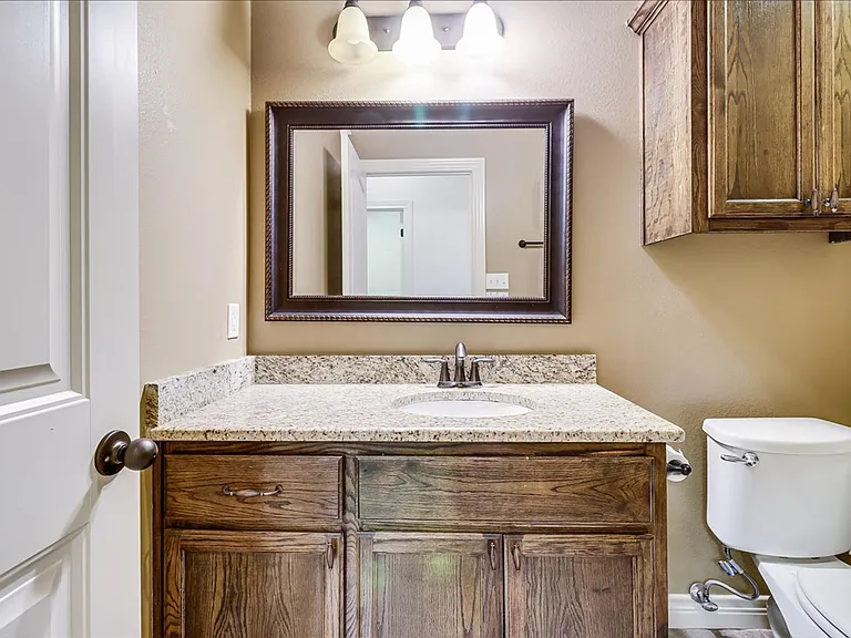 6241 Lago Vista Dr — Photo 32