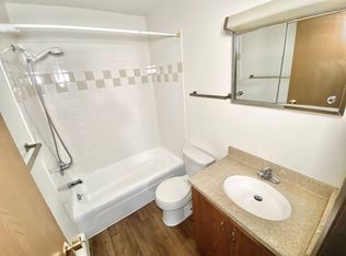 1030 E Court St #18, Iowa City, IA 52240
