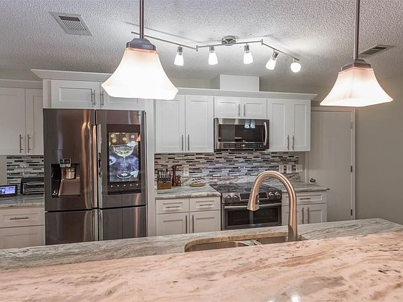 3rd image of 7376 Baywoods Ln