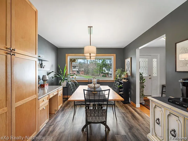38205 Connaught Dr — Photo 9
