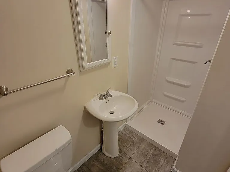 916 N Hill St — Photo 32