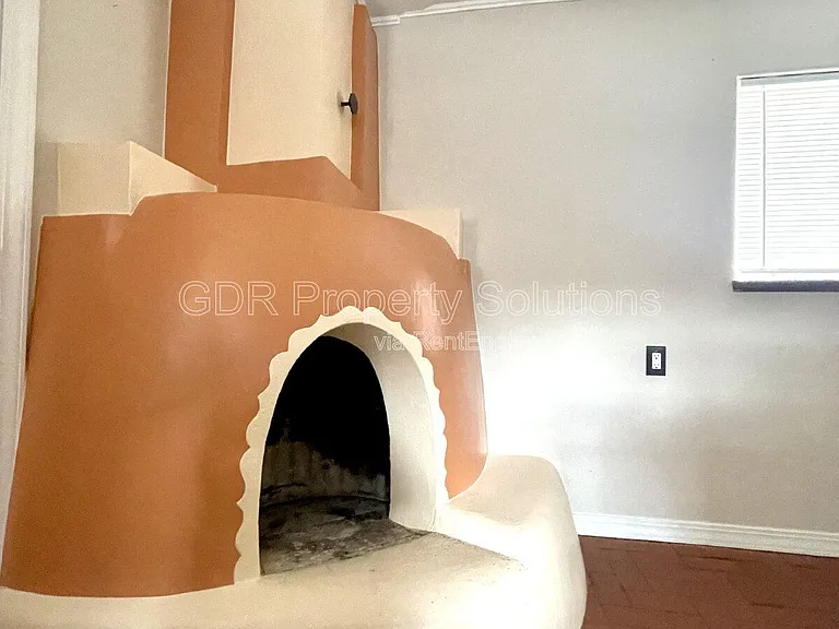 2440 Rose Ave NW — Photo 10