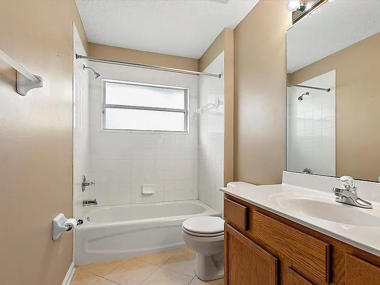 1252 Woodchurch Ln — Photo 17