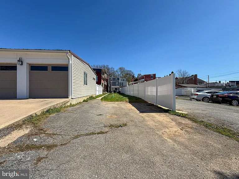 521 Locust St — Photo 20