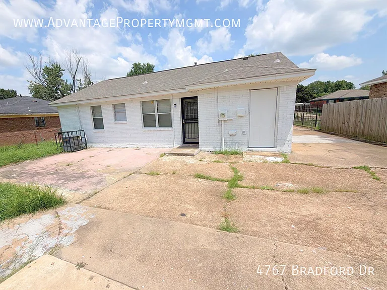 4767 Bradford Dr — Photo 24