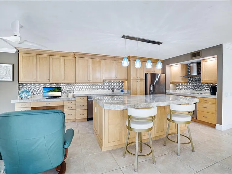 4041 Gulf Shore Blvd N #802 — Photo 12