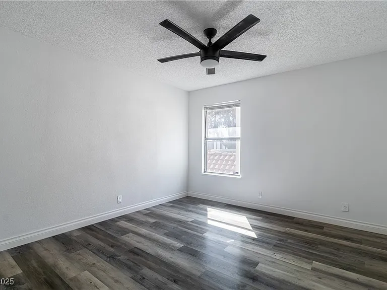 2200 Venus St #C — Photo 16