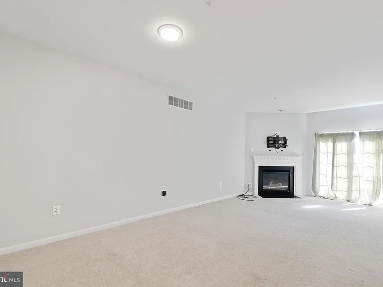 237 Jefferson Ave — Photo 2