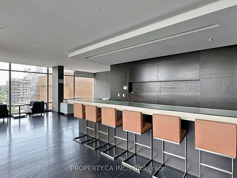 21 Scollard St #406 — Photo 28