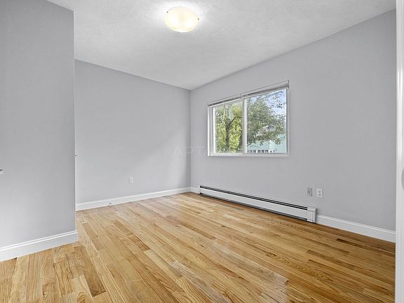 4th image of 17 Tesla Ave #1