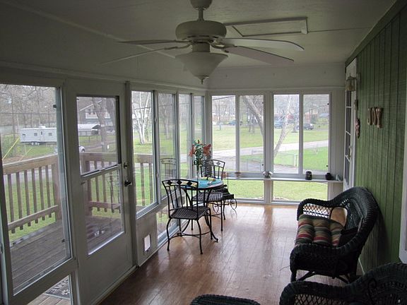 4th image of 301 Meadow Lake Dr