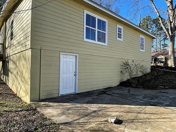 5th image of 115 E Mill St