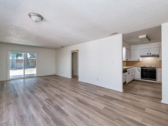 4th image of 4670 W Ashlan Ave