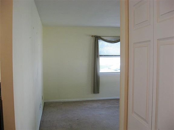 4th image of 9590 Loralinda Dr