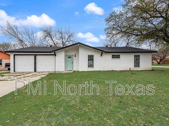 3rd image of 305 Live Oak Dr
