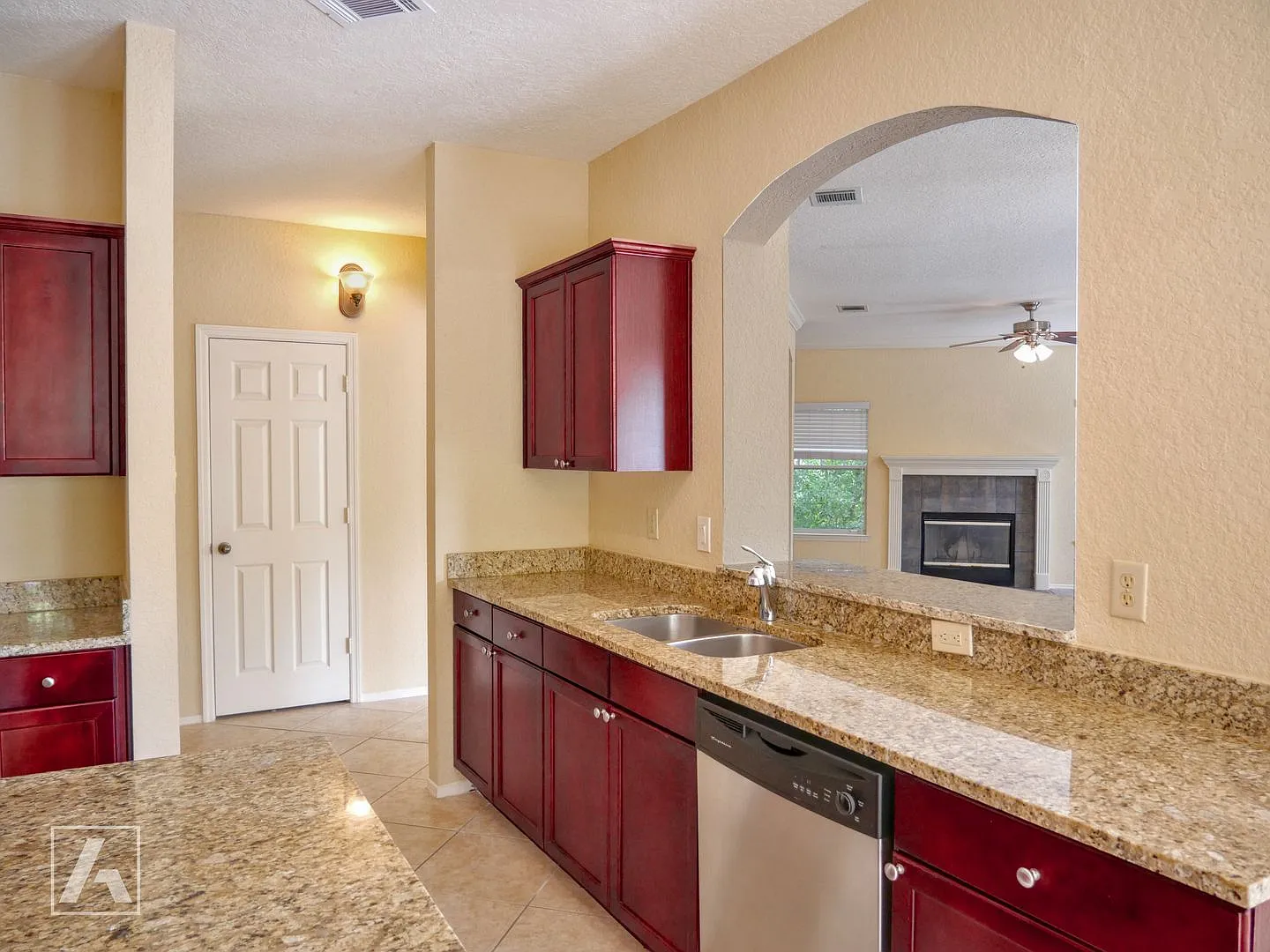 Inviting 3 Bed 2 Bath Gated Spacious Condo in Lake Mary, FL near Heathrow — Photo 4