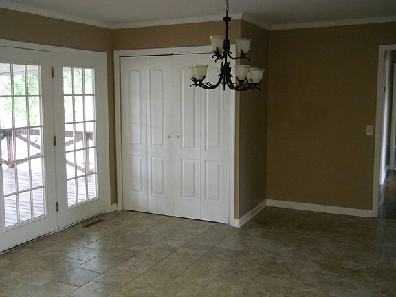 4th image of 201 Lee Ln