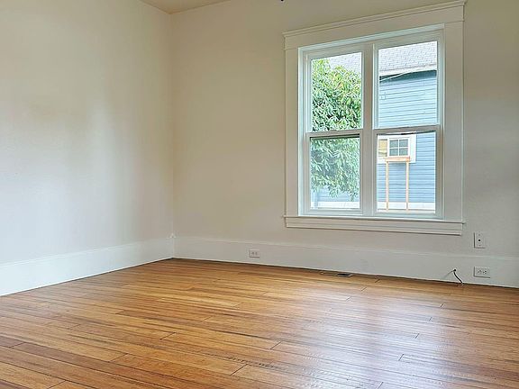 4th image of 224 S Sams St APT B