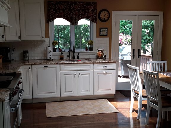 4th image of 7 Chestnut Park Ct