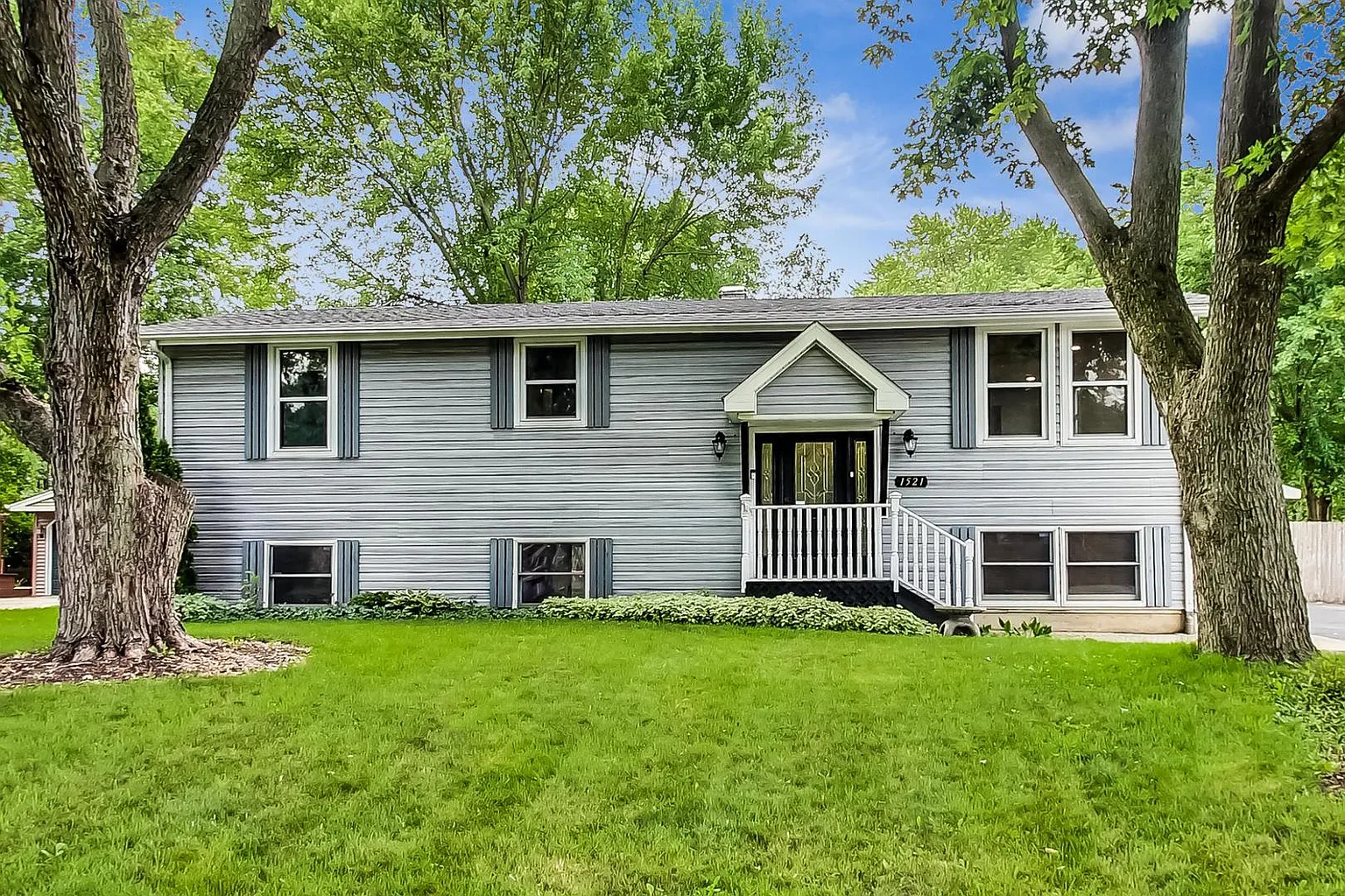 1521 Surrey Rd photo 1