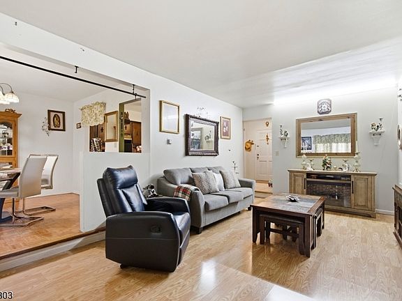 4th image of 795-3 Eves Drive