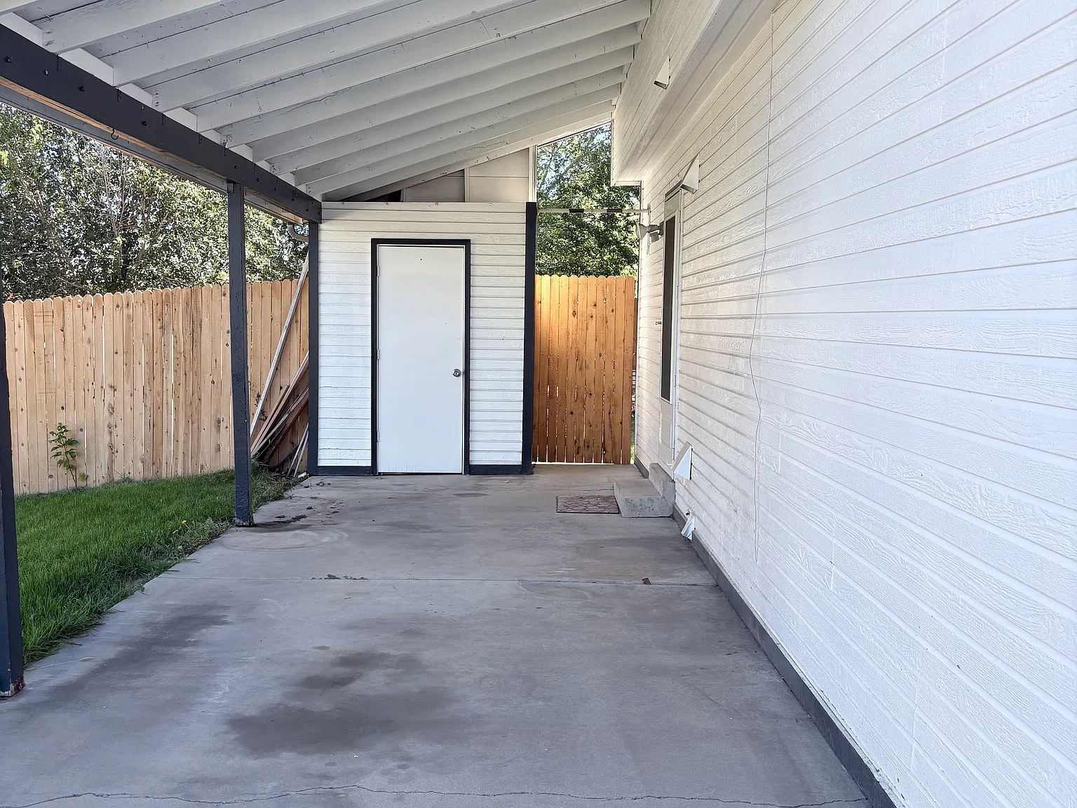 2 bed, 1.5 bath, 1200 sqft, $2,095 — Photo 3
