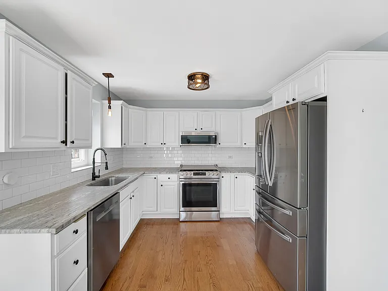 310 Cornwall Cir — Photo 3