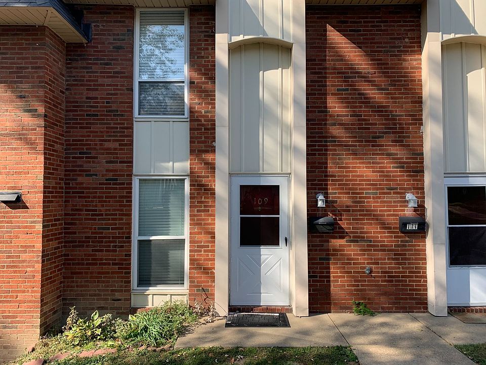 1st image of 109 College Park Dr