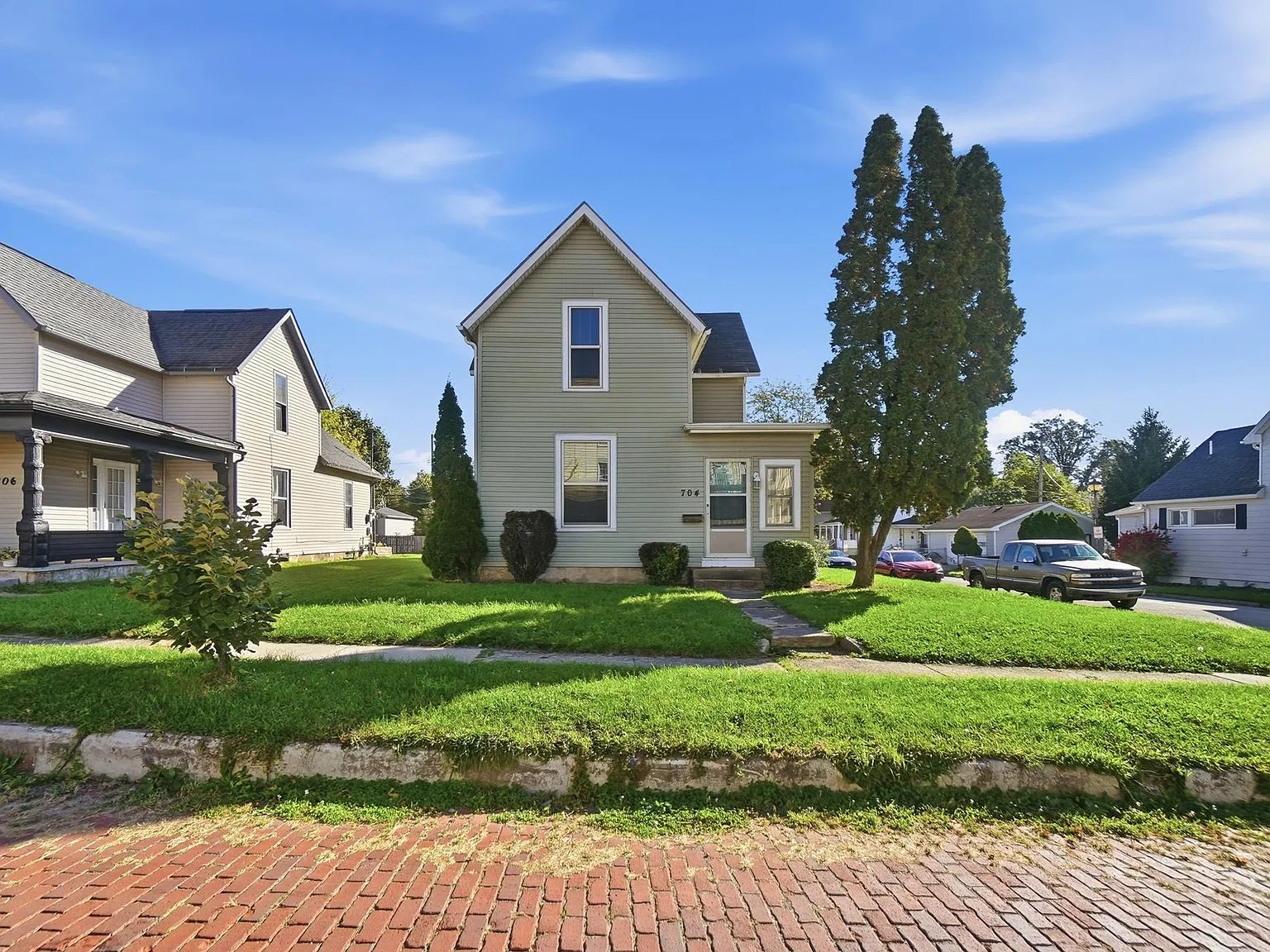 5 bed, 2.0 bath, 1568 sqft, $1,600 — Photo 1
