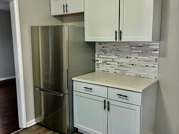 4th image of 15422 Lincoln Ave