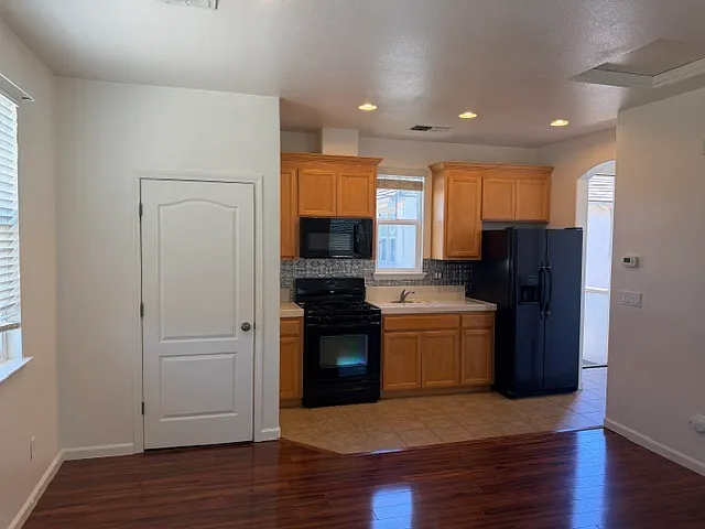 435 W Saint Francis Ave — Photo 8