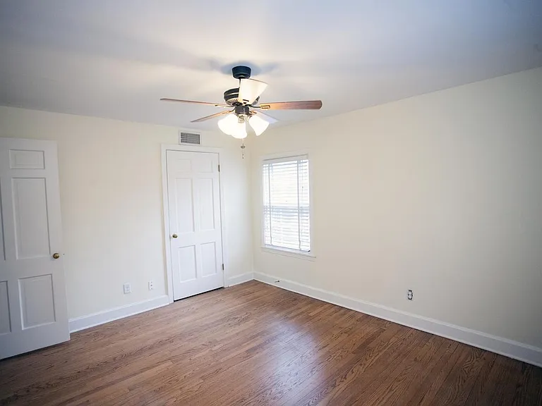 3927 Woodlawn Dr — Photo 10