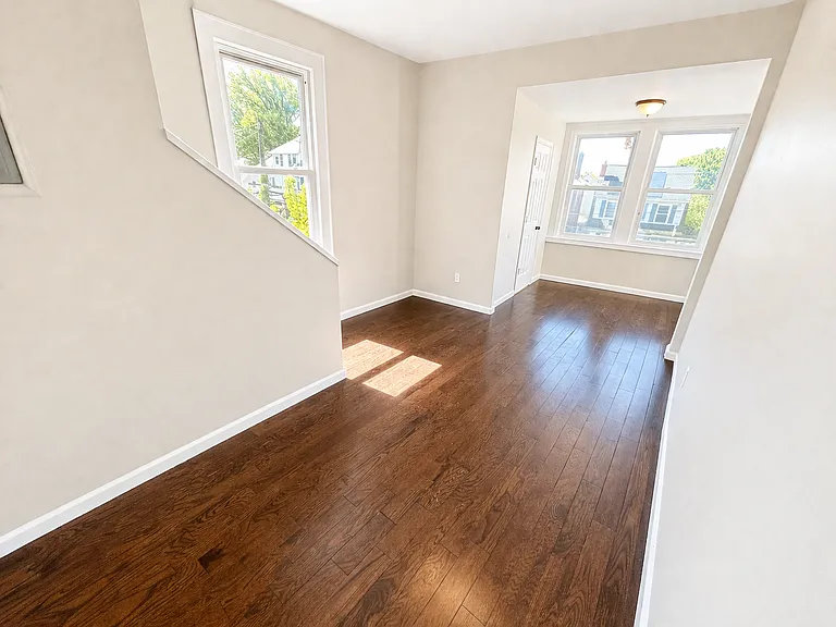 163-165 Lehigh Ave #3 — Photo 4
