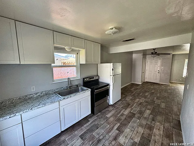 3 bed, 1.0 bath, 1300 sqft, $1,500 — Photo 4