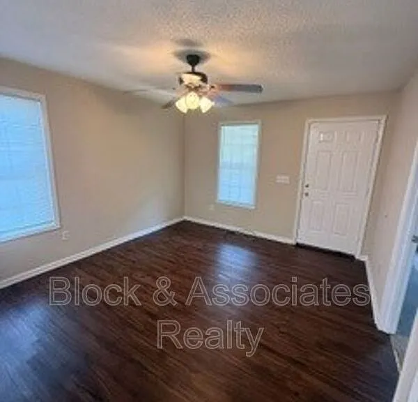 1819 Saddlewood Ct #B — Photo 4