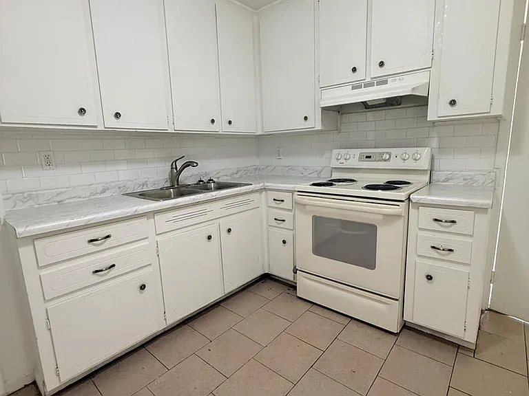 426 Brookview Dr — Photo 11