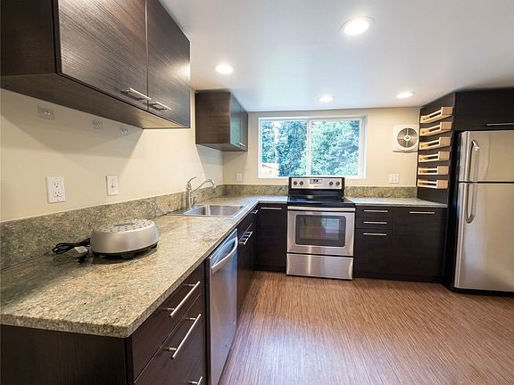 4th image of 11752 35th Ave NE #B