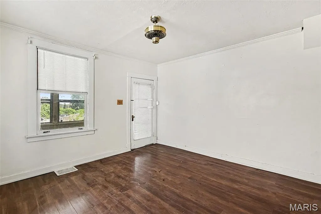 3 bed, 2.0 bath, 1323 sqft, $1,485 — Photo 4