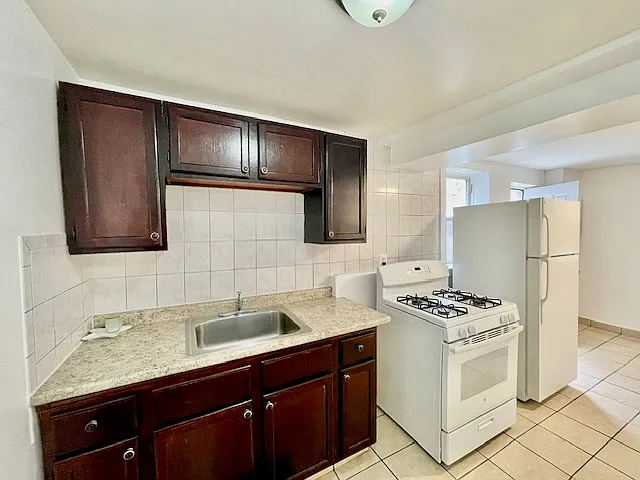 2237 W 19th St #CH1 — Photo 5