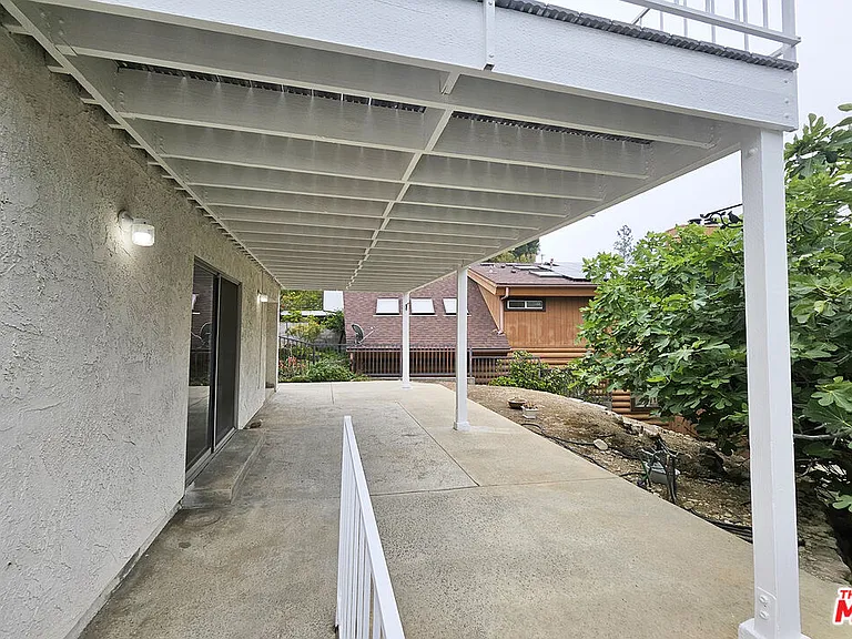 2251 Maurice Ave — Photo 4